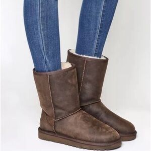 UGG Classic Short Leather Boot NWOT Women’s size 6